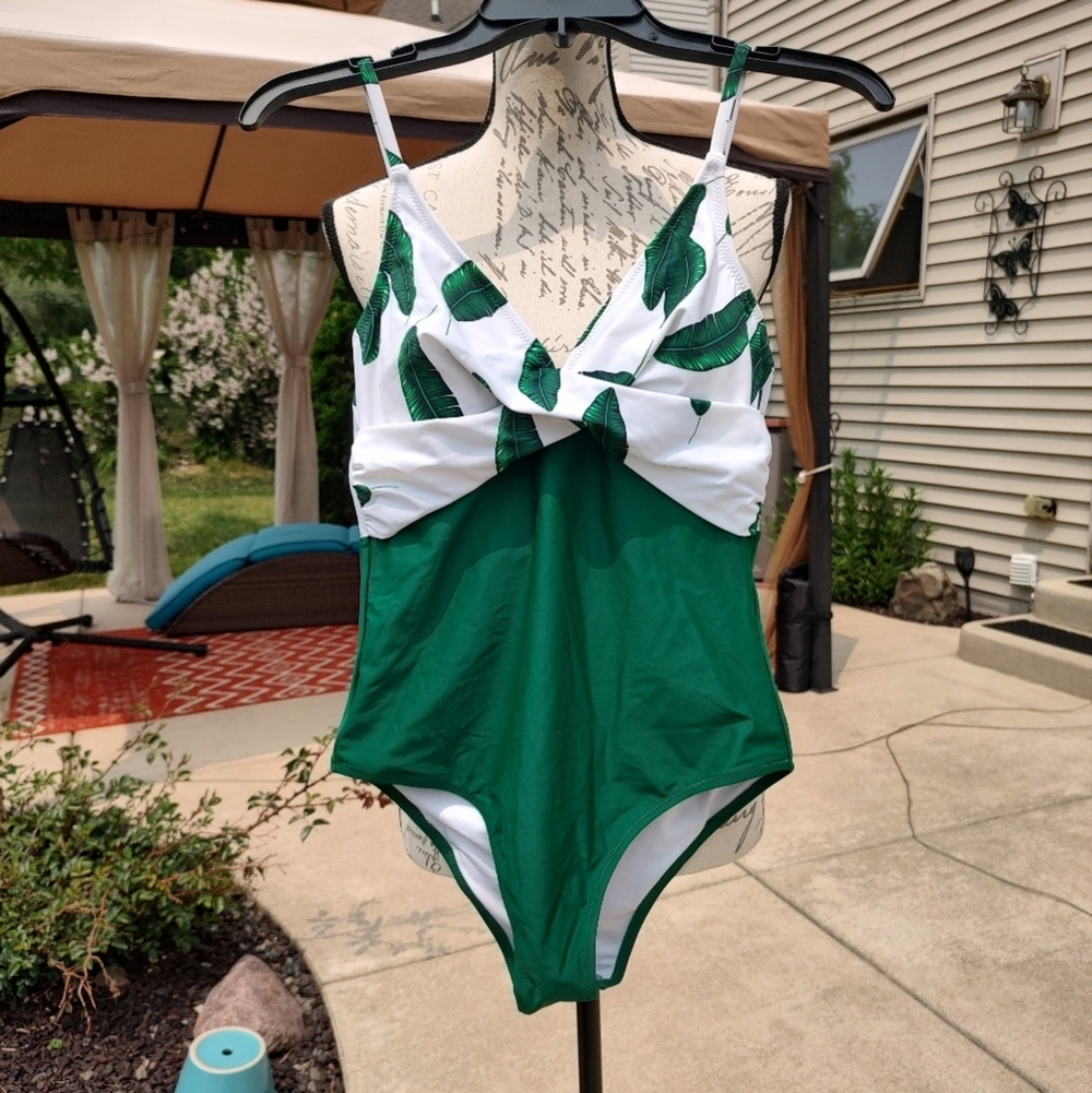 Cupshe Green Leaf One Piece Swimsuit NWT!
